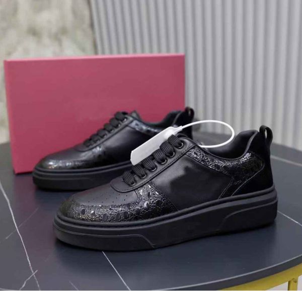 23s/s perforated gancini sneakers shoes men grained calfskin suede mesh gancio party dress casual elegant skateboard sports walking eu38-46, Black
23s/s perforated gancini sneakers shoes men grained calfskin suede mesh gancio party dress casual elegant skateboard sports walking eu38-46, Black