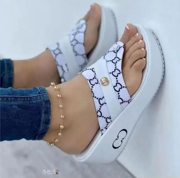 2023 fashion designer sandals flat slippers with summer outdoor floor slide wedge sandals lady letters cowboy classic women beach shoes 36-4, Black
2023 fashion designer sandals flat slippers with summer outdoor floor slide wedge sandals lady letters cowboy classic women beach shoes 36-4, Black