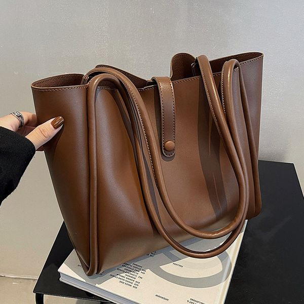 tote shoulder bag handle designer bag pearl large beach handbag totes with chain strap shopping wallet purses designer woman handbag
tote shoulder bag handle designer bag pearl large beach handbag totes with chain strap shopping wallet purses designer woman handbag