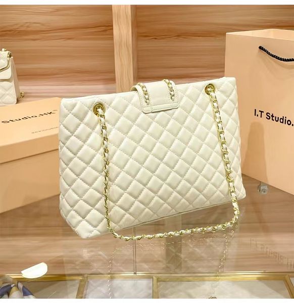 leather rhombus stitched chain bag fashion versatile shoulder bag 2023 new trendy large capacity tote bag
leather rhombus stitched chain bag fashion versatile shoulder bag 2023 new trendy large capacity tote bag