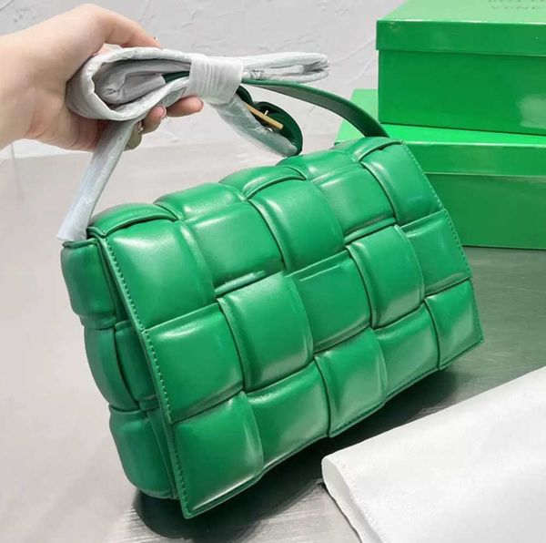 evening bags latest trendy padded cassette intreccio leather cross-body bag womens hand-knitted luxury purse fashion flap sponge pillow 2022
evening bags latest trendy padded cassette intreccio leather cross-body bag womens hand-knitted luxury purse fashion flap sponge pillow 2022