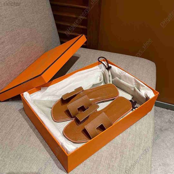 classic designer luxury designer calfskin leather confort flat slipper leather sandals flat shoes fashion and individuality outdoor summer b, Black
classic designer luxury designer calfskin leather confort flat slipper leather sandals flat shoes fashion and individuality outdoor summer b, Black