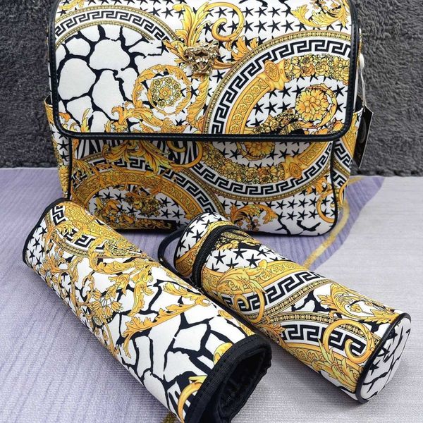 mom baby diaper bag 3-piece set high-quality designer print multifunctional shoulder bag mom and girl gift creative b14
mom baby diaper bag 3-piece set high-quality designer print multifunctional shoulder bag mom and girl gift creative b14