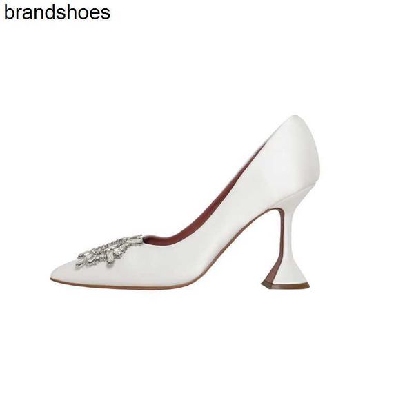 high end amina muaddi sun flower water diamond buckle pointed wine cup heel horseshoe heel high heel wedding shoes women, Black
high end amina muaddi sun flower water diamond buckle pointed wine cup heel horseshoe heel high heel wedding shoes women, Black