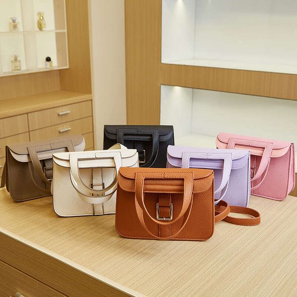 2023 new luxury designer handbag shoulder crossbody bag trendy women's tote soft genuine leather bags diane mini small make up handbags
2023 new luxury designer handbag shoulder crossbody bag trendy women's tote soft genuine leather bags diane mini small make up handbags