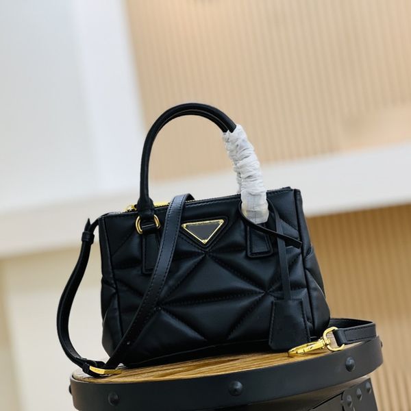 2022 luxury designer hobo bags diamond handbag fishion women's shoulder bags latest style crossbag nylon cloth with cowhide retro under
2022 luxury designer hobo bags diamond handbag fishion women's shoulder bags latest style crossbag nylon cloth with cowhide retro under