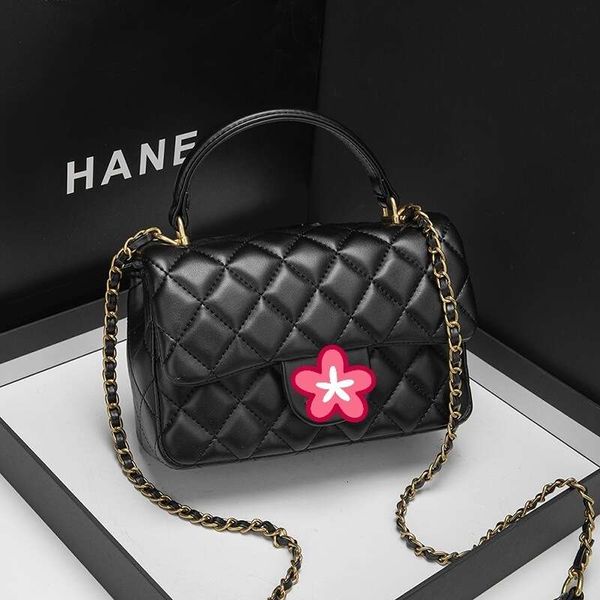 new city goddess small fragrant wind lingge chain bag trend versatile ladies handbag casual one shoulder crossbody bag
new city goddess small fragrant wind lingge chain bag trend versatile ladies handbag casual one shoulder crossbody bag