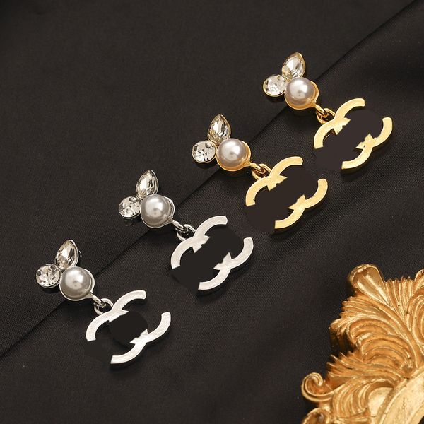 pearl designer letter stud earrings elegant simple style letter pendant earring for women jewelry accessory wedding gifts high quality, Golden;silver
pearl designer letter stud earrings elegant simple style letter pendant earring for women jewelry accessory wedding gifts high quality, Golden;silver