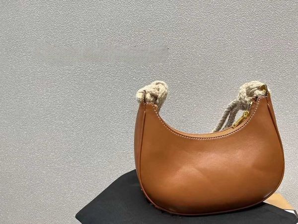 2022 designer bag handbag the tote bags shoulder crossbody sling snapsnice bb utility women fashion bag underarm crescent baguette mini, Red;black
2022 designer bag handbag the tote bags shoulder crossbody sling snapsnice bb utility women fashion bag underarm crescent baguette mini, Red;black