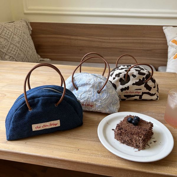 cosmetic bags new bag women vintage small handbag handle female mini luxury clutch canvas phone purse fashion 230417
cosmetic bags new bag women vintage small handbag handle female mini luxury clutch canvas phone purse fashion 230417