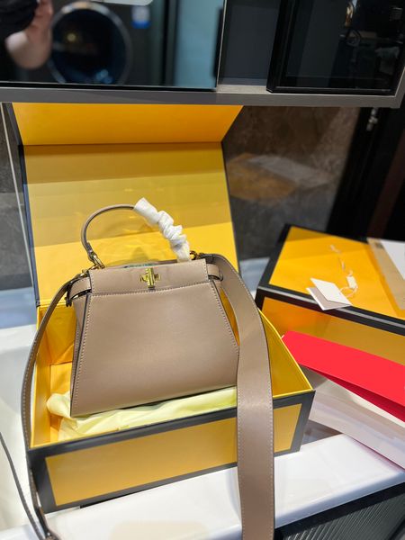 handbag summer bag bag handbag leather crossbody bag suitable for women's solid color casual fashion handbag spade handbags for women
handbag summer bag bag handbag leather crossbody bag suitable for women's solid color casual fashion handbag spade handbags for women
