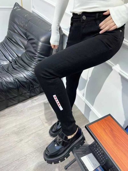 pjia 22 autumn and winter new fashion letter red label washed trouser feet brushed elastic versatile denim pants, Black;white
pjia 22 autumn and winter new fashion letter red label washed trouser feet brushed elastic versatile denim pants, Black;white