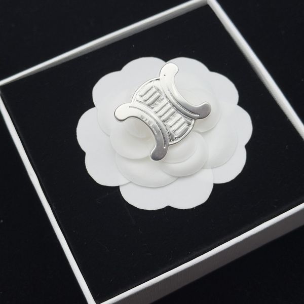 Luxury Arc de Triomphe brooch 18K gold designed for women women daughter gift gift party birthday jewelry design-1
Luxury Arc de Triomphe brooch 18K gold designed for women women daughter gift gift party birthday jewelry design-1