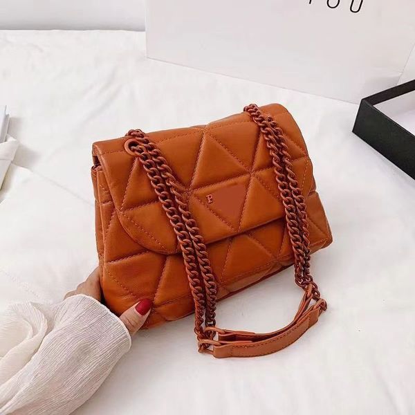 2023 new korean fashion lingge chain one shoulder personalized versatile flip messenger bag trend portable
2023 new korean fashion lingge chain one shoulder personalized versatile flip messenger bag trend portable
