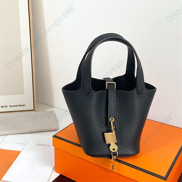 woman classics pure colour shoulders bag with lock buckle handbags luxury designer handbags cross body bags clutch totes hobo purses wallet
woman classics pure colour shoulders bag with lock buckle handbags luxury designer handbags cross body bags clutch totes hobo purses wallet