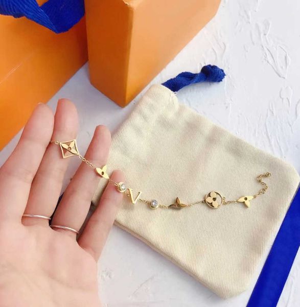 charm bracelets fashion style women bangle wristband cuff chain designer letter jewelry crystal 18k gold plated stainless steel wedding love, Golden;silver
charm bracelets fashion style women bangle wristband cuff chain designer letter jewelry crystal 18k gold plated stainless steel wedding love, Golden;silver