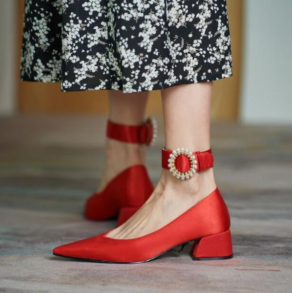 vintage satin silk single shoes 2023 red black med heel beading wedding bridal dress shoes lady pumps
vintage satin silk single shoes 2023 red black med heel beading wedding bridal dress shoes lady pumps
