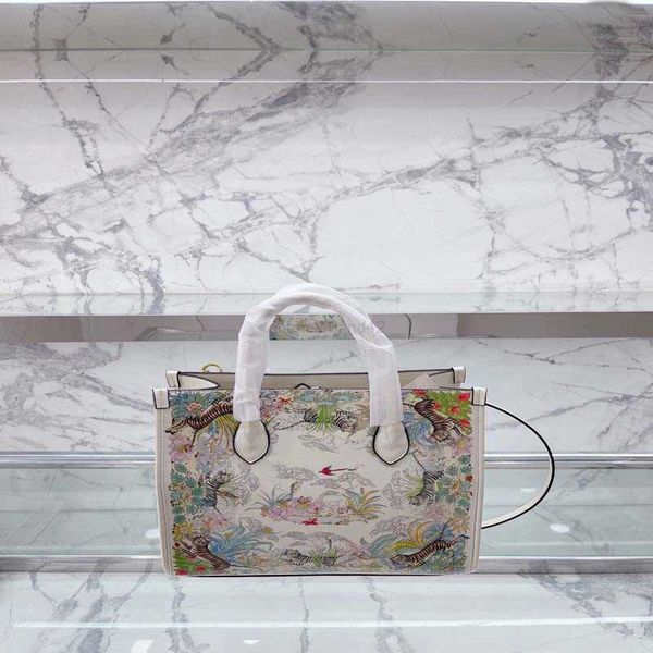 luxury designer brand fashion shoulder bags handbags leisure metal letter leather solid postman handbags style women chest pack lady tote ch
luxury designer brand fashion shoulder bags handbags leisure metal letter leather solid postman handbags style women chest pack lady tote ch