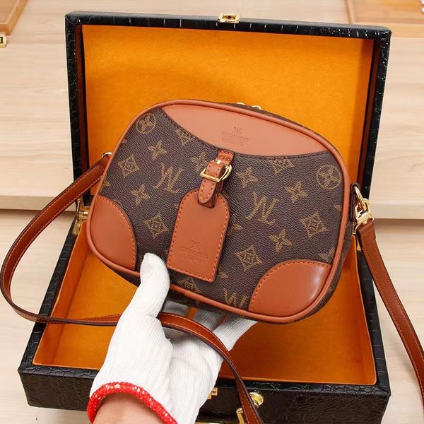 designer shoulder bag vintage print women odeon totes black brown crossbody bags designer handbags fashion messenger bag clutch genuine leat
designer shoulder bag vintage print women odeon totes black brown crossbody bags designer handbags fashion messenger bag clutch genuine leat