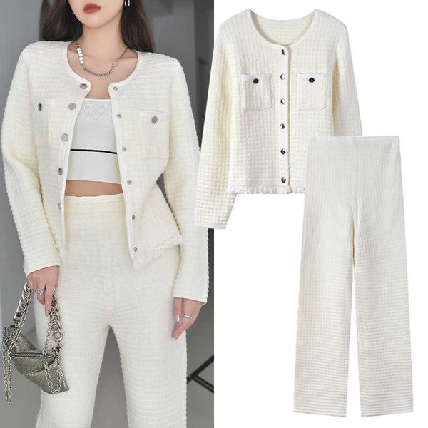 2023 spring celebrity xiaoxiang women's light mature goddess fan xian thin high waist wide leg pants set for women, Black;white
2023 spring celebrity xiaoxiang women's light mature goddess fan xian thin high waist wide leg pants set for women, Black;white