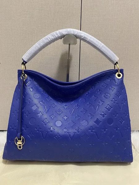 women shoulder ss messenger bags lady 2023 fashion luxury handbags cross body famous designer hasp removable leather straps popular female p
women shoulder ss messenger bags lady 2023 fashion luxury handbags cross body famous designer hasp removable leather straps popular female p