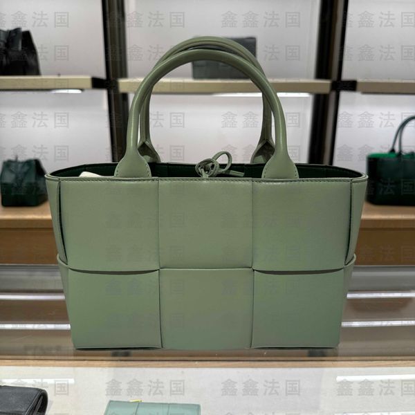 correct venetas bags bottegas bag arco mini tote color matching women's woven 2400 euros
correct venetas bags bottegas bag arco mini tote color matching women's woven 2400 euros