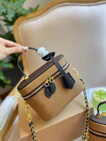 2023 crossbody bag catwalk shoulder bags designer luxury women's cosmetic bag1 wallet old flower fashion xb40077, Black;red
2023 crossbody bag catwalk shoulder bags designer luxury women's cosmetic bag1 wallet old flower fashion xb40077, Black;red