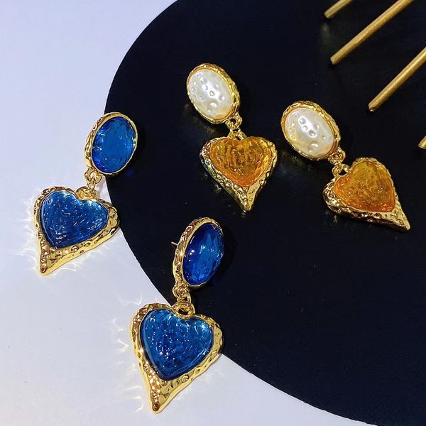 pearl diamond earrings high-quality middle ice translucent love pendant luxury designer earrings, Golden
pearl diamond earrings high-quality middle ice translucent love pendant luxury designer earrings, Golden