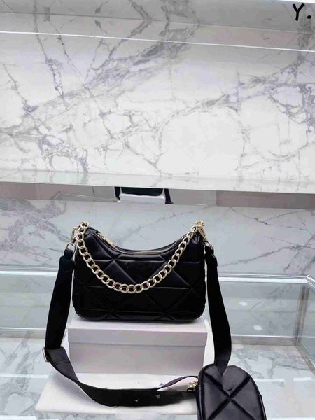 2022 the new designer bag tote bag handbag the totes shoulder bags lambskin triangle crossbody saddle women quilted fashion luxurys designe
2022 the new designer bag tote bag handbag the totes shoulder bags lambskin triangle crossbody saddle women quilted fashion luxurys designe
