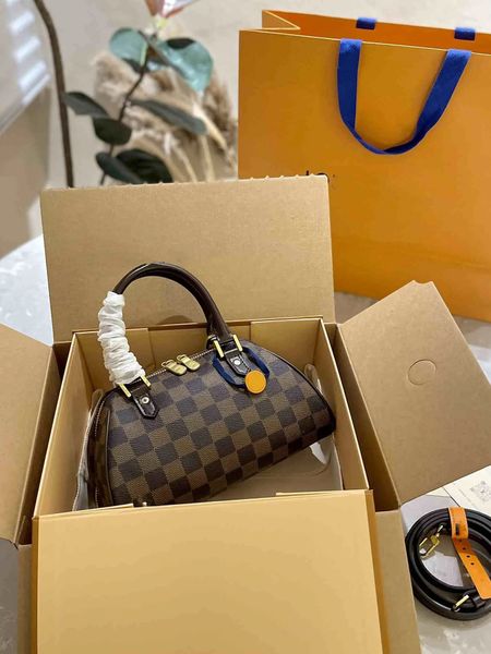 autumn and winter 2023 new women's bag one shoulder oblique straddle handbag daily commuter fashion versatile middle ancient bag, Black;red
autumn and winter 2023 new women's bag one shoulder oblique straddle handbag daily commuter fashion versatile middle ancient bag, Black;red