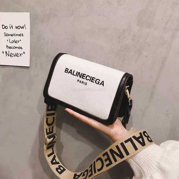 hand-held adjustable canvas letter printing small square bags for women 2022 new trendy fashion wide shoulder strap messenger bag single sho, Red;black
hand-held adjustable canvas letter printing small square bags for women 2022 new trendy fashion wide shoulder strap messenger bag single sho, Red;black