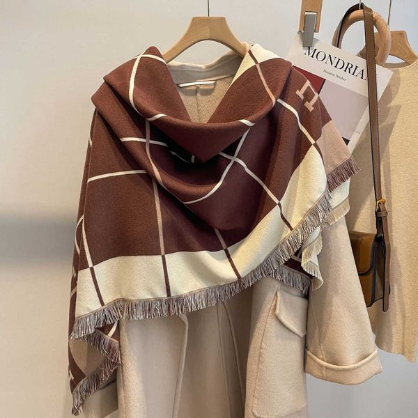 2023 autumn and winter new letter color matching imitation cashmere scarf women's warm air conditioning shawl, Blue;gray
2023 autumn and winter new letter color matching imitation cashmere scarf women's warm air conditioning shawl, Blue;gray