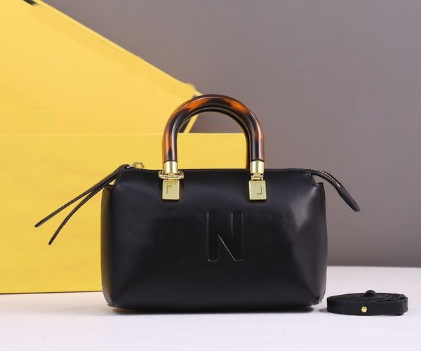 designer tote women's crossbody bag real cowhide do 2f embossed metal zipper treatment mini boston bag single shoulder bag
designer tote women's crossbody bag real cowhide do 2f embossed metal zipper treatment mini boston bag single shoulder bag