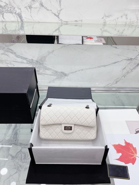fashion senior women's shoulder bag luxury designer portable crossbody bag chain classic style bag
fashion senior women's shoulder bag luxury designer portable crossbody bag chain classic style bag