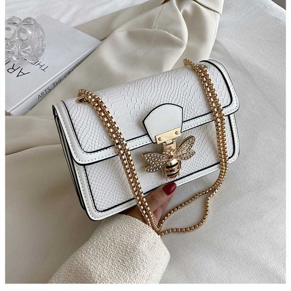 spring and summer new bag female 2022 new fashion foreign style chain single shoulder bag trend messenger bag small square bag 230417
spring and summer new bag female 2022 new fashion foreign style chain single shoulder bag trend messenger bag small square bag 230417