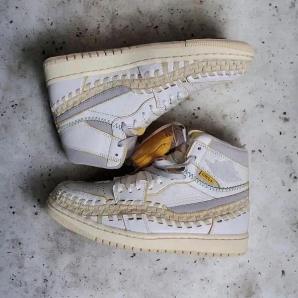 2023 authentic union x high og 1 woven air basketball shoes fd2565-100 1s sports sneakers sail wolf trainers with original box
2023 authentic union x high og 1 woven air basketball shoes fd2565-100 1s sports sneakers sail wolf trainers with original box