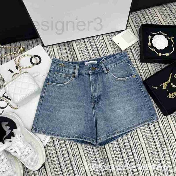 women's jeans designer 2023 summer new chic embroidery design with contrasting pockets, high waisted denim shorts, women's trend, Blue
women's jeans designer 2023 summer new chic embroidery design with contrasting pockets, high waisted denim shorts, women's trend, Blue
