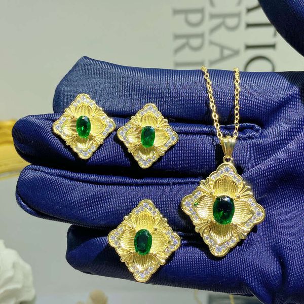 Classic designer necklace jewelry buccellati Jewelry luxury brand Italian Craft Colorful Treasure Ring Imitation Emerald Pendant Earnail Jewelry Set Christmas, Green diamond pendant without chain
Classic designer necklace jewelry buccellati Jewelry luxury brand Italian Craft Colorful Treasure Ring Imitation Emerald Pendant Earnail Jewelry Set Christmas, Green diamond pendant without chain