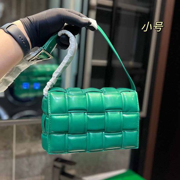 r weaves tofu bags women crossbody bag leather tote purse cowhide material shoulder messenger bag metal triangle decoration adjustable class
r weaves tofu bags women crossbody bag leather tote purse cowhide material shoulder messenger bag metal triangle decoration adjustable class
