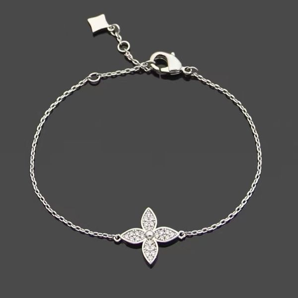 classic luxury v-shaped crystal pendant necklace new fashion four leaf flower full diamond necklace designer necklace for women, Silver
classic luxury v-shaped crystal pendant necklace new fashion four leaf flower full diamond necklace designer necklace for women, Silver