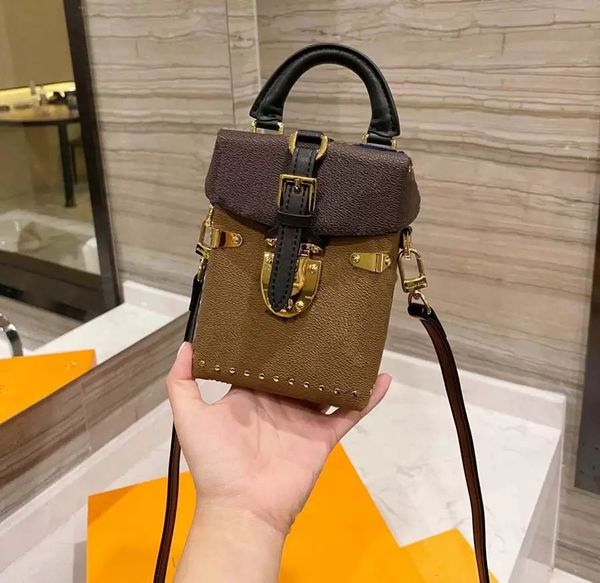 luxury designer bags messenger bag men's and women's handbags fashion retro printing letter handbag shoulder 2023, Black;red
luxury designer bags messenger bag men's and women's handbags fashion retro printing letter handbag shoulder 2023, Black;red