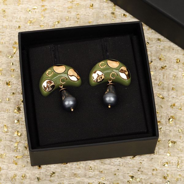 2023 luxury quality charm drop earring with grey color nature shell beads and green enamel in 18k gold plated have box stamp ps7870a, Golden
2023 luxury quality charm drop earring with grey color nature shell beads and green enamel in 18k gold plated have box stamp ps7870a, Golden