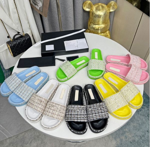 Designer women's thick platform slippers Classic wove thick soles sandals Leisure vacation indoor outdoor Black white gold ladies beach slippers 35-40, Purple
Designer women's thick platform slippers Classic wove thick soles sandals Leisure vacation indoor outdoor Black white gold ladies beach slippers 35-40, Purple