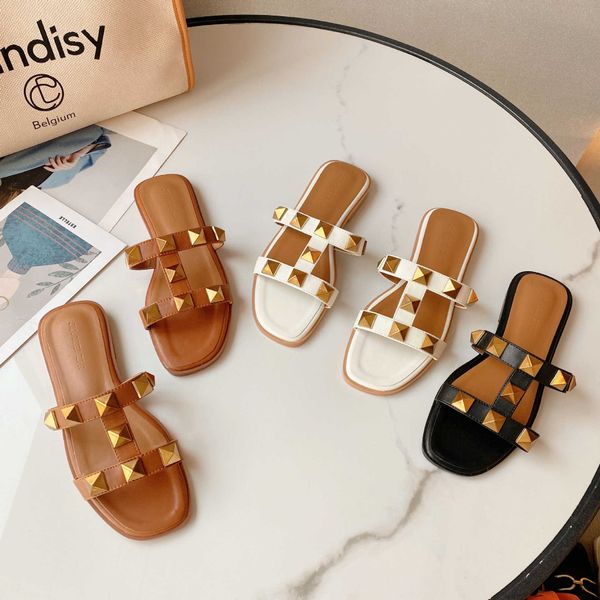 slippers 2021 vero novo designer de luxo popular feminino plana rebite valen alpercatas sapatos casuais sandlias de couro plana chinelos fli, Black
slippers 2021 vero novo designer de luxo popular feminino plana rebite valen alpercatas sapatos casuais sandlias de couro plana chinelos fli, Black