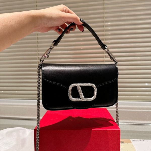 designer handbag women's one shoulder bag luxury crossbody bag drill buckle design classic underarm bag metal buckle small square bag b
designer handbag women's one shoulder bag luxury crossbody bag drill buckle design classic underarm bag metal buckle small square bag b