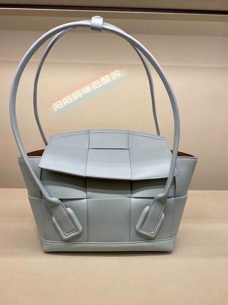 correct venetas bags bottegas bag classic tote arco33 smooth knitted handbag small tote one shoulder underarm
correct venetas bags bottegas bag classic tote arco33 smooth knitted handbag small tote one shoulder underarm