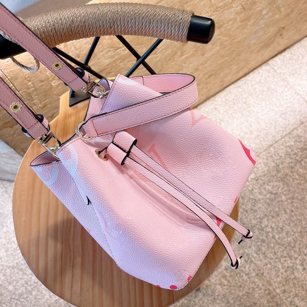 designer famous handbags neonoe shoulder bags noe leather bucket women flower printing crossbody bag purse twist
designer famous handbags neonoe shoulder bags noe leather bucket women flower printing crossbody bag purse twist