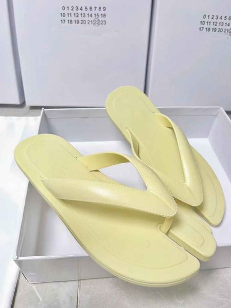 luxury summer slippers brand spring summer split toe flip-flops minimal versatile beach 35-44 outdoor casual walking slip on beach slide com, Black
luxury summer slippers brand spring summer split toe flip-flops minimal versatile beach 35-44 outdoor casual walking slip on beach slide com, Black