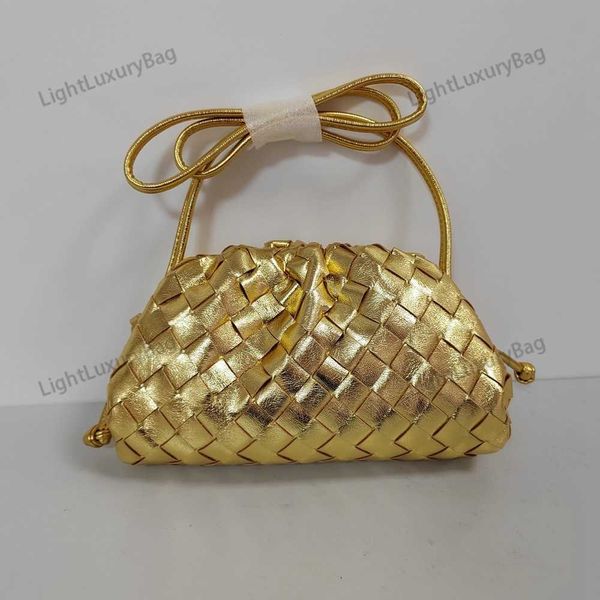 new design cloud woven handbag wrinkle purse pu leather fashion gold sliver color dinner bags 20230418
new design cloud woven handbag wrinkle purse pu leather fashion gold sliver color dinner bags 20230418