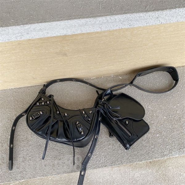 crossbody bag le cagole leather designer handbags creative shape women moon clutch zipper storage sling city famous 7a shoulder bag woven pr
crossbody bag le cagole leather designer handbags creative shape women moon clutch zipper storage sling city famous 7a shoulder bag woven pr